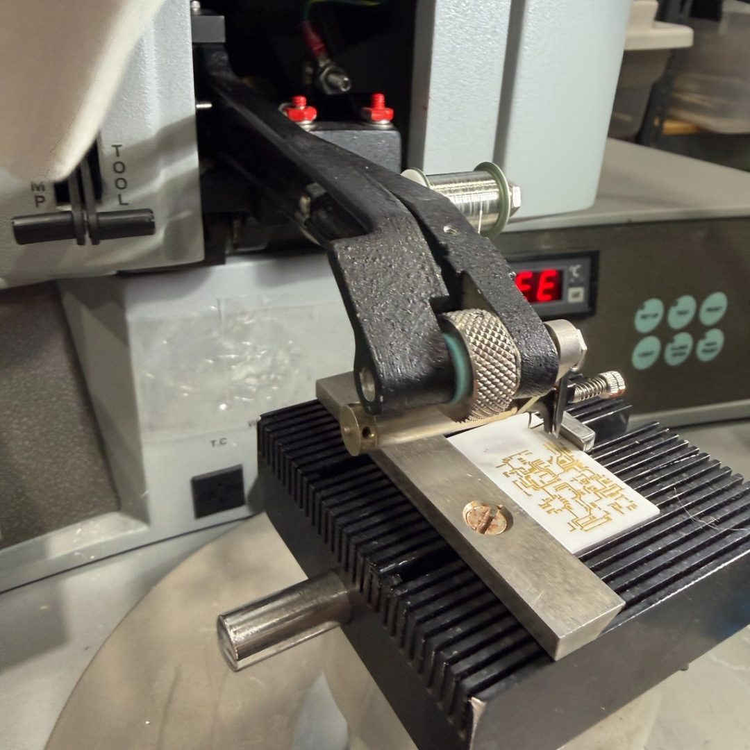 ks-4523-Workholder and wedge bonding application photo​