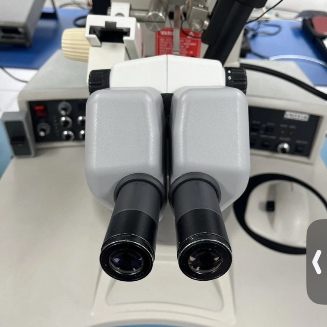 Front microscope / operator view​
